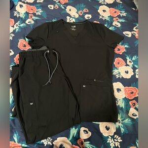 Women's Koi Black V-Neck 3 pocket Scrub Top Medium & Medium pants regular